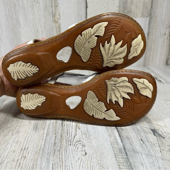 Born Women Mai in White Summer Flat Sandals #510 - Picture 8 of 11